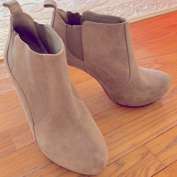 BcbgMaxazria platform suede booties in size 10 - Picture 2 of 6